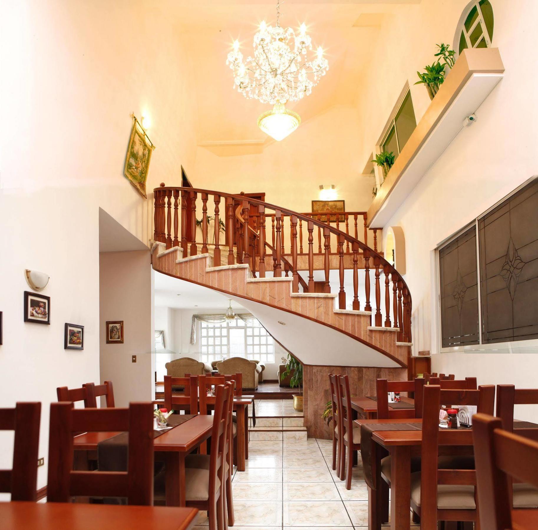 קואנקה Villa Emilia Hostal מראה חיצוני תמונה